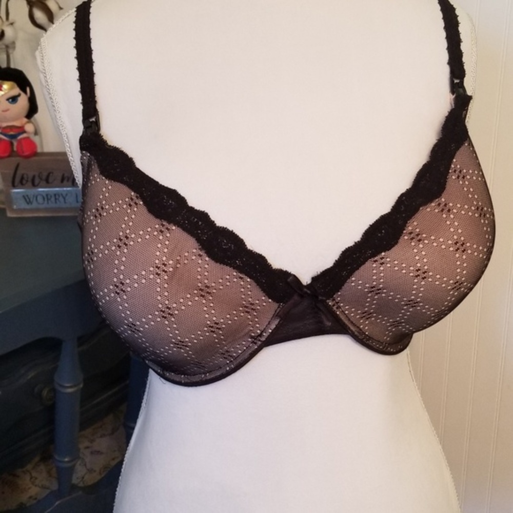 ♡SALE♡black and cream lace nursing bra 38DD‎